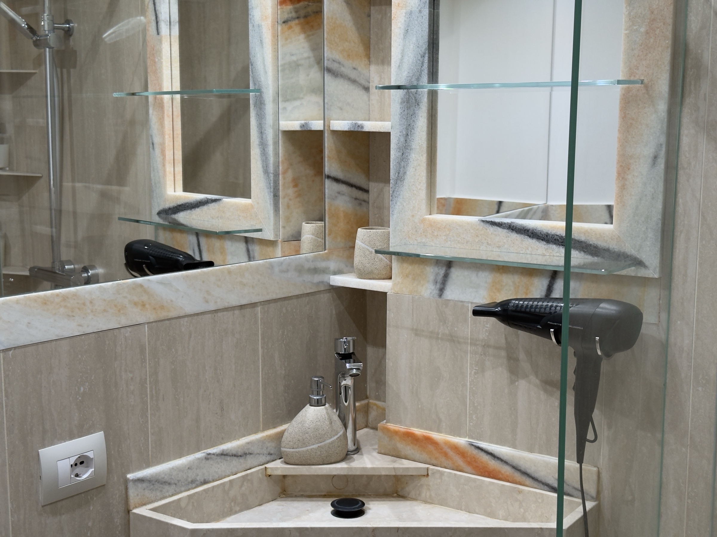 Bassini Apartment, Bathroom 2 2